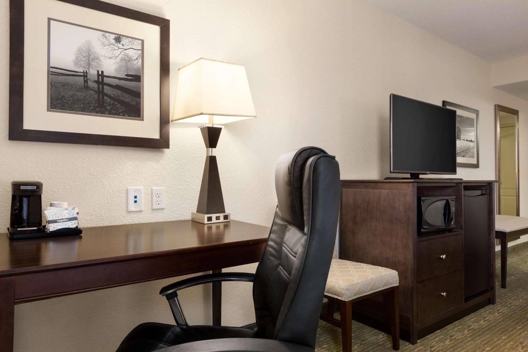 Hampton Inn Доувър Екстериор снимка
