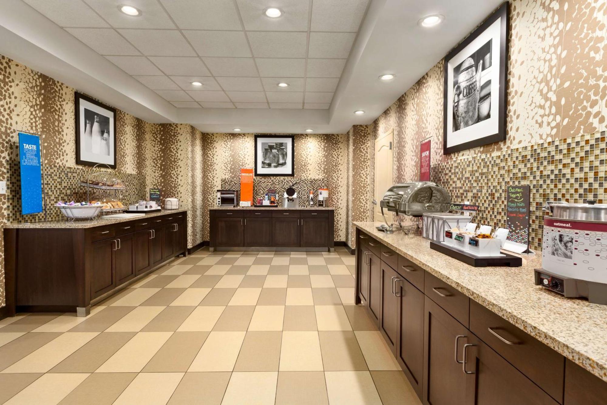 Hampton Inn Доувър Екстериор снимка