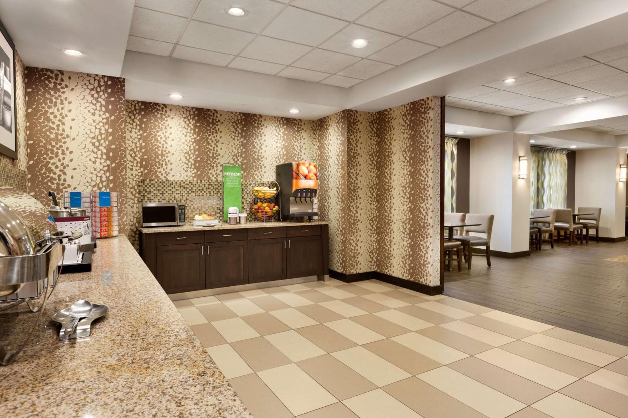 Hampton Inn Доувър Екстериор снимка