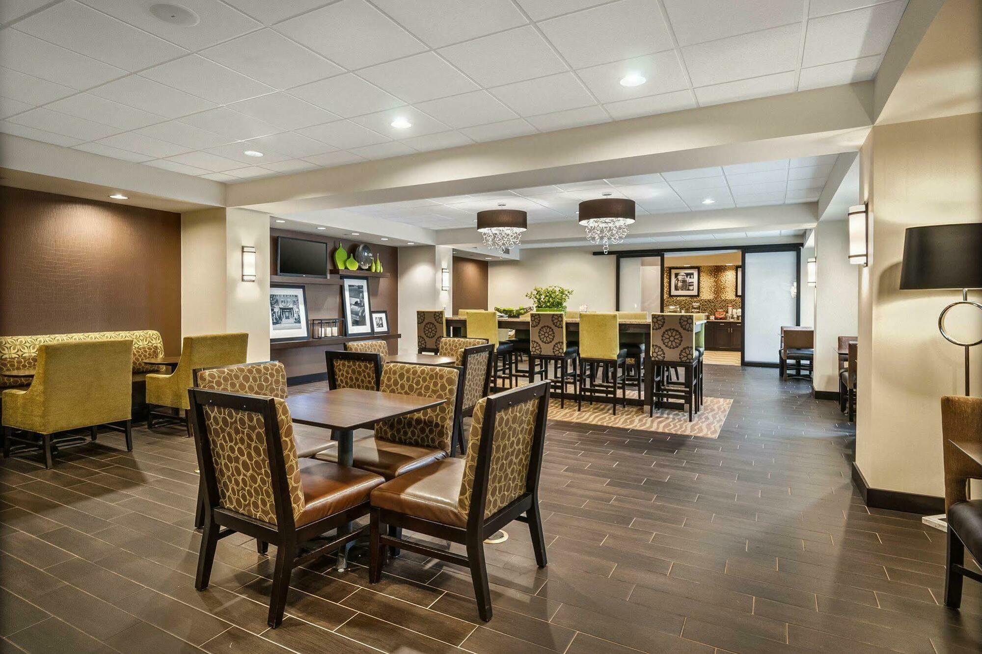 Hampton Inn Доувър Екстериор снимка